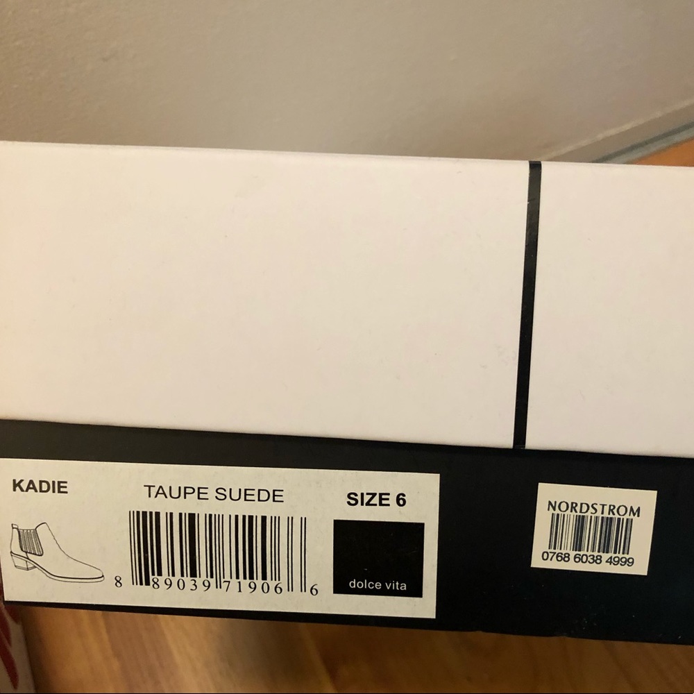 Preowned Dolce Vita suede ankle boots size 6